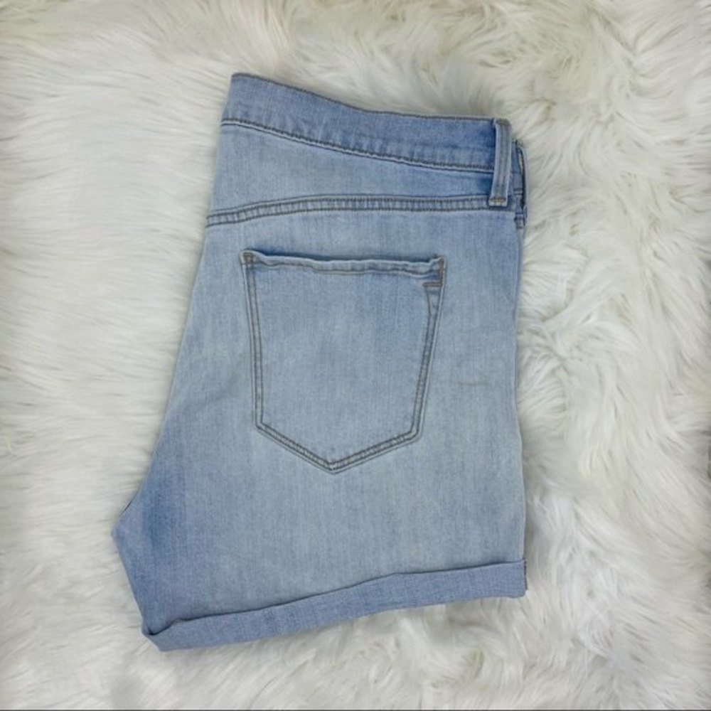 NEW Old Navy Distressed Boyfriend Jean Shorts, Medium Wash